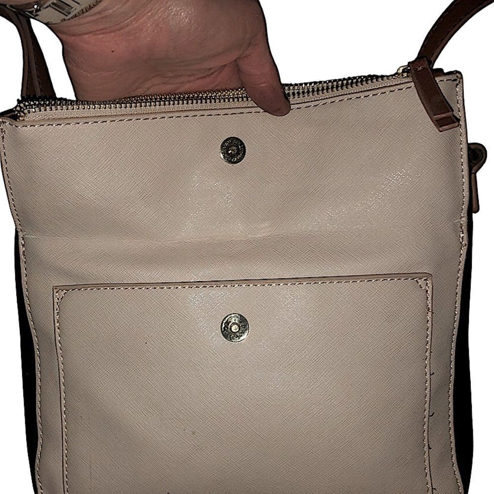 Liz Claiborne zip and flip crossbody bag - Picture 4 of 4